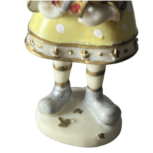 Hand-painted Ceramic Figurine Angel Little Girl w/ Pigtails & Wings Holding Gift - Picture 9 of 12